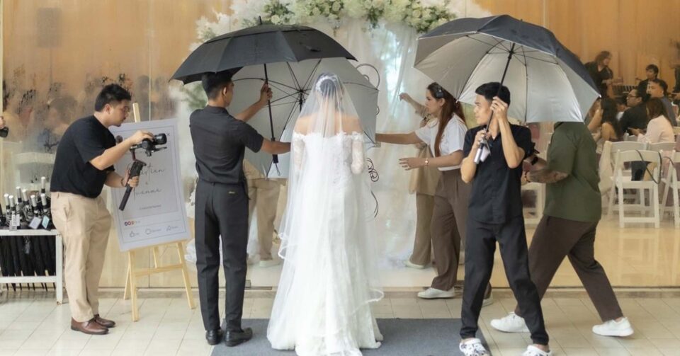 Hundreds of thousands of couples get married every year, and becoming a wedding coordinator is a prime business opportunity. Here's how to get started.